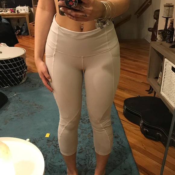 VICTORIA SPORT BLUSH CROPPED MESH LEGGINGS - Picture 3 of 4